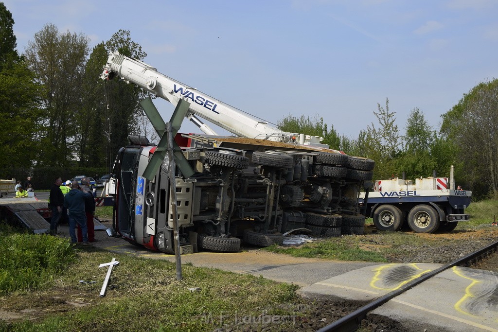 Schwerer VU LKW Zug Bergheim Kenten Koelnerstr P413.JPG - Miklos Laubert